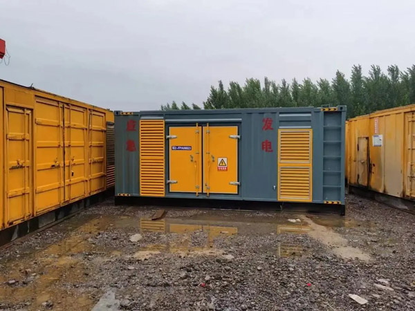 毕节柴油发电机如何判断干式空气滤清器是否需要更换？