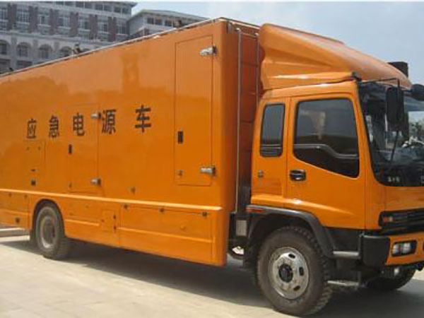 毕节冬季柴油发电机启动前，如何检查燃油系统中的积水？